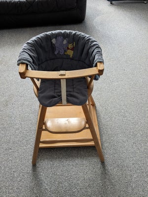 Højstol, Højstol, retro

supervelholdt høj barnestol incl pude sælges.
telf 42790619