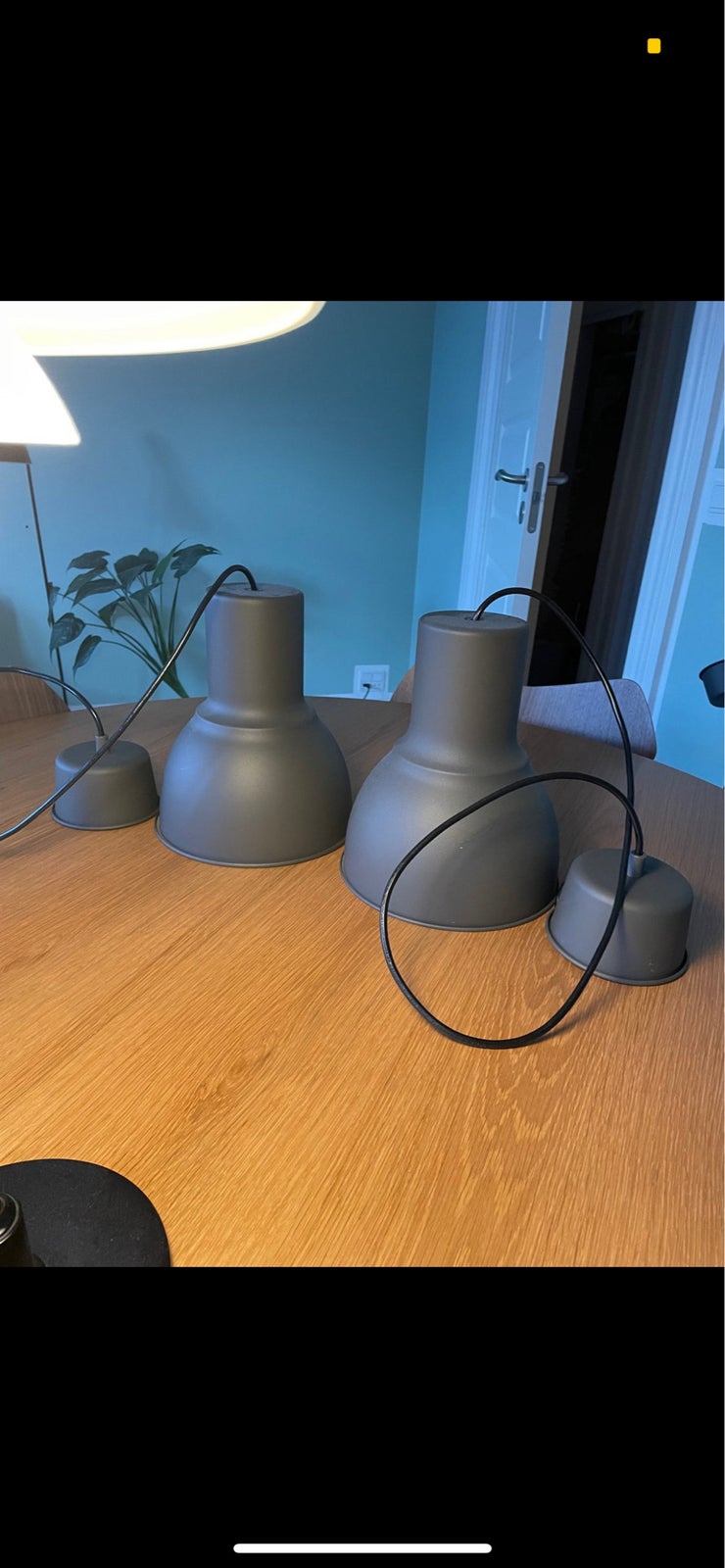 To IKEA Hektar-loftlamper i mørkegrå kan afhent...