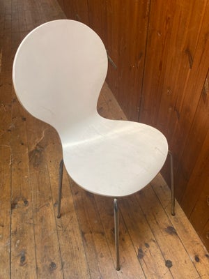 Spisebordsstol, Ukendt, Ligger inde med 4 hvide stole med metalben. Trænger til rengøring og så er d