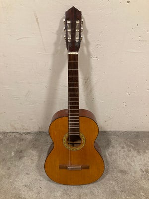 Spansk, andet mærke Highborn, Brugt guitar mærket highborn med en enkelt bas streng