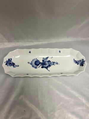 Porcelæn, fad, Blå Blomst Kantet fra Royal Copenhagen Roulade fad
Nummer 10/8609, 1.Sortering, 37 cm
