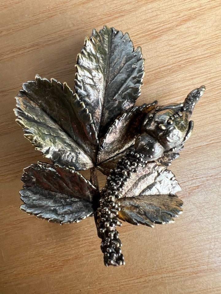 Broche, sølv, Flora Danica rosenknop