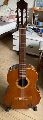 Klassisk, andet mærke Cuenca Model 30, Rigtig fin Cuenca guitar, fremstillet i Spanien. Det er en mo