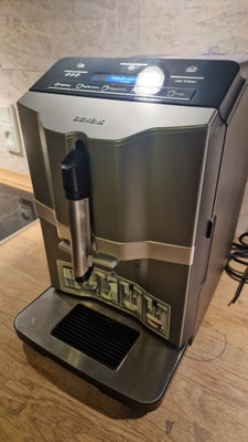 Espressomaskine, Siemens EQ.3 S300, EQ3 kaffemaskine. Med display. Fungerer som den skal. 2 år gamme