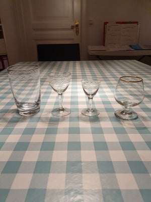 Glas, Drikkeglas, Ejby: 13 Rødvinsglas, 12 Dessertvinsglas/Portvinsglas, 10 Ølglas, 16 Snapseglas,  