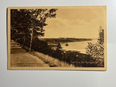 Postkort, Frederiksværk (Nr 83), Frederiksværk
Postbrev med frimærke.

Jeg har mange forskellige se 