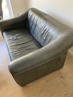 Sofa, læder, 2 pers. , Thams Møbler Danmark, Dansk design med patina. 
L: 144 cm. Sidde h: 36 cm. Hø