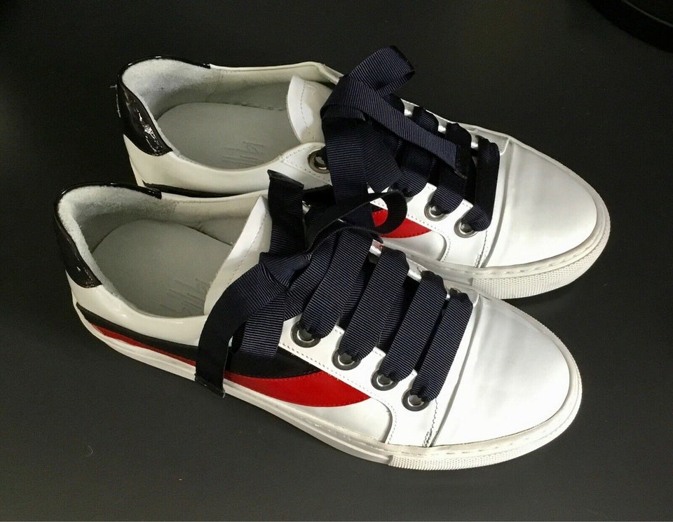 Sneakers, str. 36, Billi bi