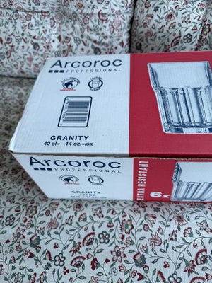 Glas, Vandglas , Arcoroc, Helt nye har 4 kasser 60kr pr kasse og 200kr for alle fire.
