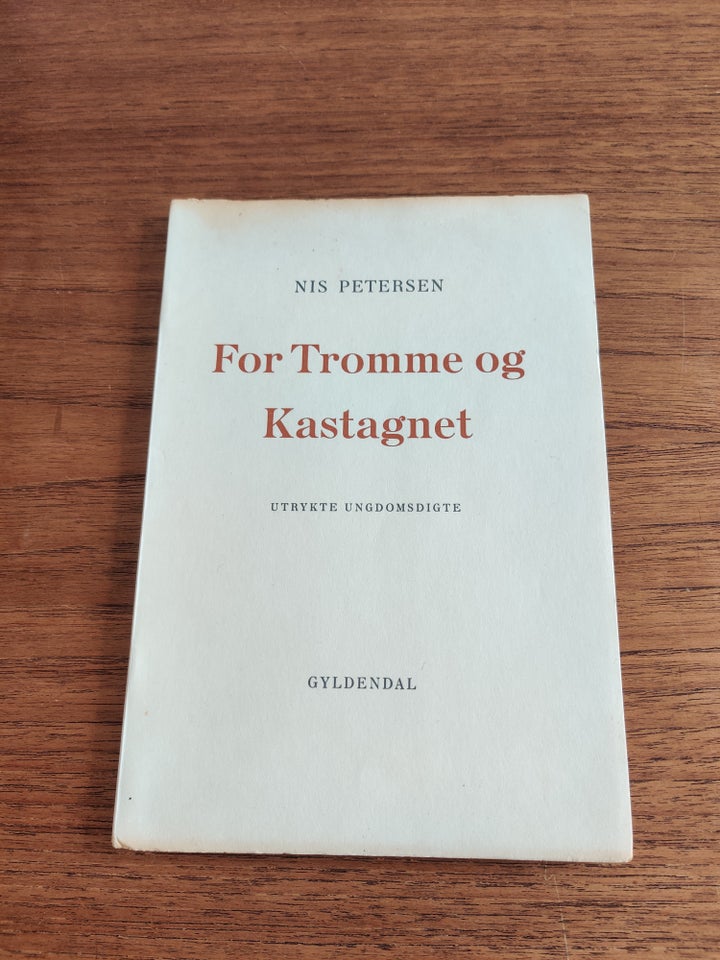 For tromme og Kastagnet, Nis Petersen, genre: digte