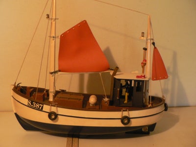Fjernstyret båd Fiskekutter, Sejlklar med ny fjernstyring.
tlf. 40583819