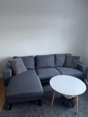 Chaiselong, 3 pers., Sælger denne chaiselong sofa i farven grå/mørkegrå. 
Den er ca. 2 år gammel. Fr