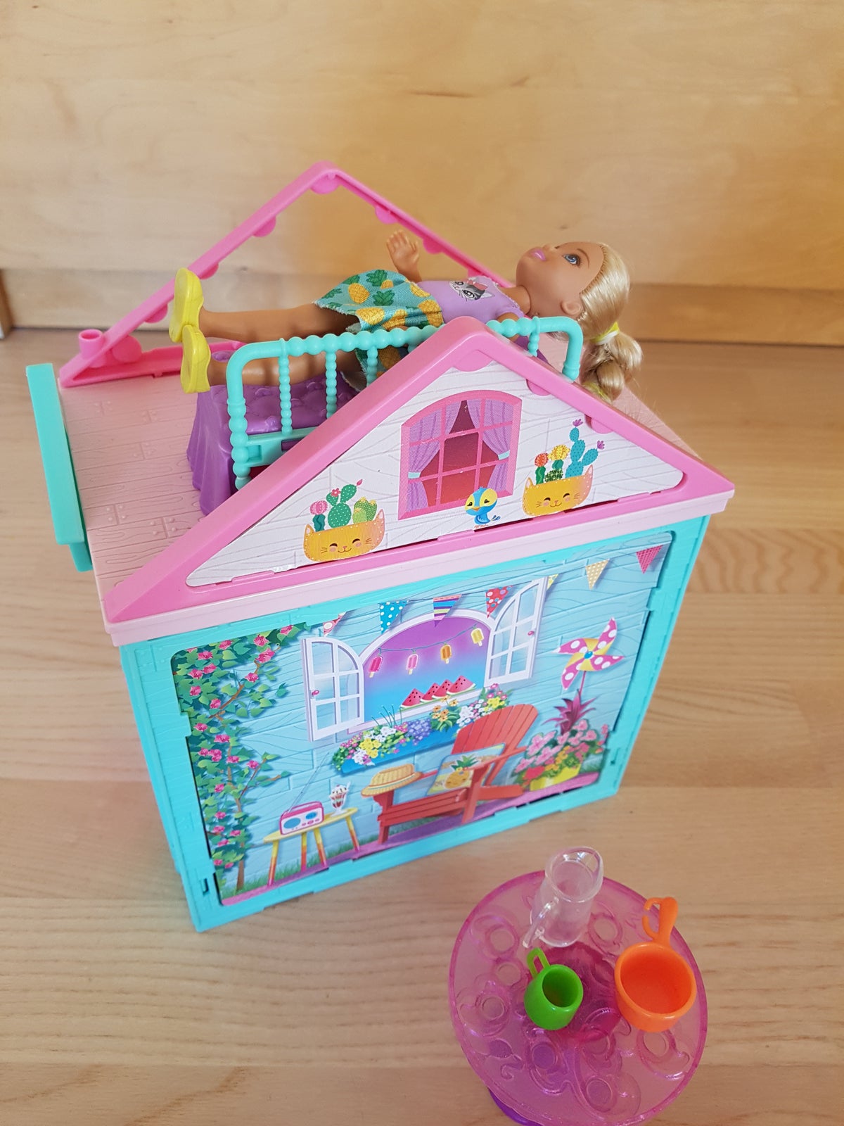 Barbie, Chelsea og hus
