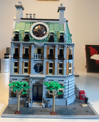 Lego Super heroes, 76218, Sættet er bygget med ingen dele der mangler og alle minifigurer.

Dele af 