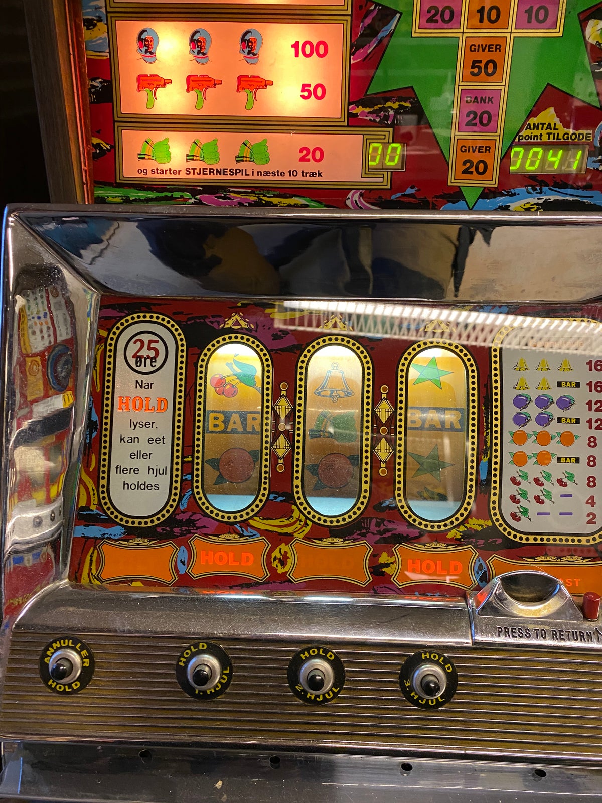 Alpha 2, spilleautomat, God