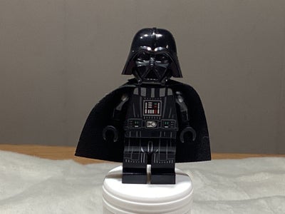 Lego Star Wars, Darth Vader, Darth Vader - Printed Arms, Spongy Cape, White Head with Frown.

Sw1249