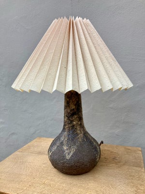Anden bordlampe, Dansk 60’er keramik bordlampe, Flot og hyggelig dansk keramik bordlampe af1960’erne