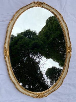 Vægspejl, b: 51 h: 70, Antikt guldspejl med smuk udsmykning og ægte bladguld. Bladguldet har en dyb,