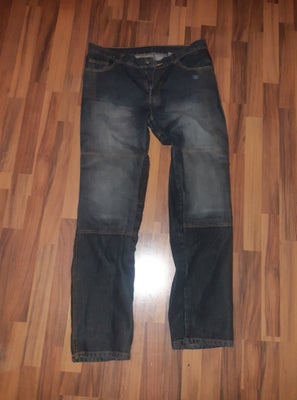 Bukser, Cowboybukser, str. 34, Denim, Flotte mc Cowboybukser str. 34.
De er lavet i forstærket denim