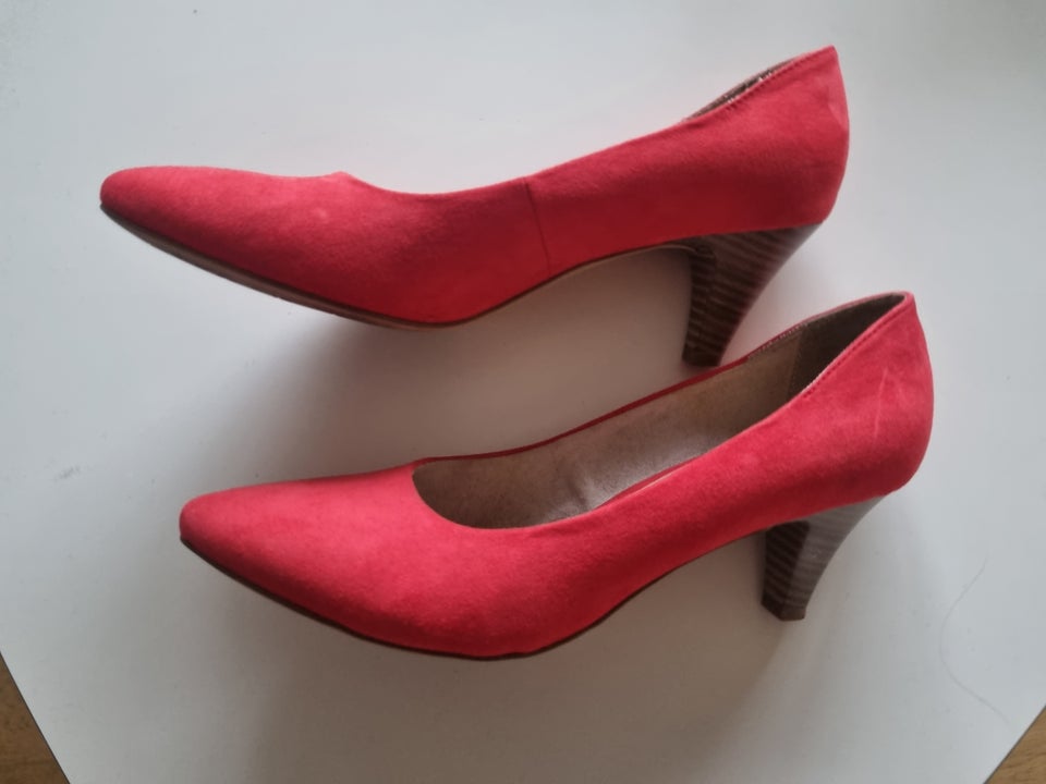 Pumps, str. 39, Tamaris