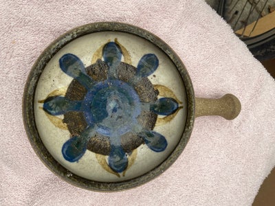 Skål og dramflaske, Søholm, Keramik

Lille keramisk skål og
Dramflaske med korkprop, Højde 21 cm.

B