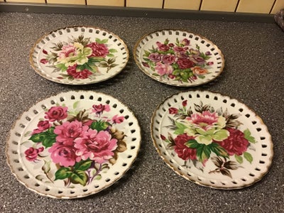 Porcelæn Platter med Rød Blomster motiv og Hulkant, Ingen Måler diameter ca. 21cm., Jule Gaveide : Æ