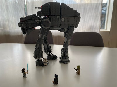Lego Star Wars, 75189, Sælger dette set da det bare står og samler støv
Det er en udgået model og sæ