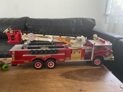 Stor vintege brandbil, fjernstyret, Stor vintege brandbil med fjernbetjening fra 80’erne 
Længte 68 