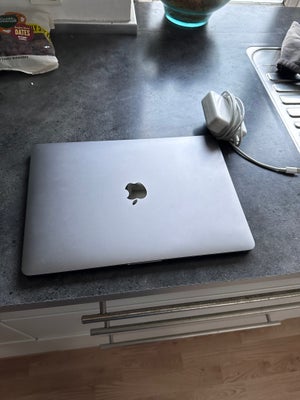 Mac Pro, 2017/2018 13,3” digital touchbar, 3.1 GHz  GHz, 8 GB ram, 512 GB harddisk, God, Sælger denn