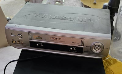VHS videomaskine, Samsung, Perfekt, Fungerer perfekt. Fjernbetjening medfølger. Kan afhentes på min 