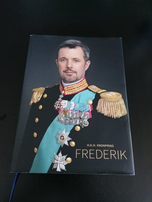 H. K. H. Kronprins Frederik, Flere, Stor flot Billedbog med foto fra privat og officielt over 230 si