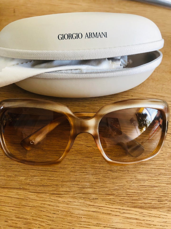 Solbriller dame, Giorgio Armani