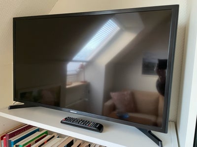 Samsung, 32", God, Samsung smart TV 32 tommer, incl. fjernbetjening.
Virker fint.
Skal hentes i Herf