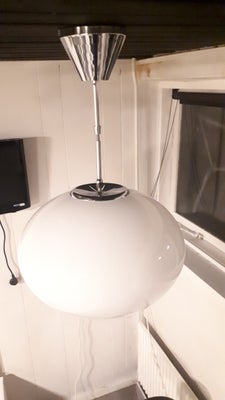 Pendel, Lamp Gustaf, Flot hvid glaslampe til loftet, som kan lyse hele rummet op.

Glasset er 40x26c