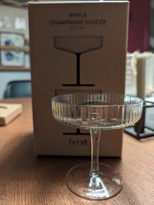 Glas, Champagneglas, Ferm Living, To champagneglas fra Ferm Living (nypris 299.-). Aldrig brugt. Sæl