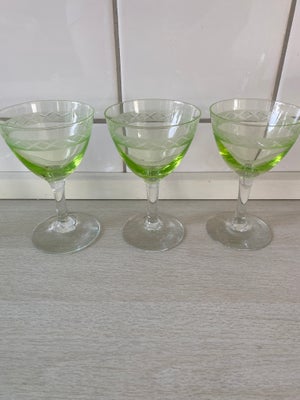 Glas, Hvidvin glas grøn. Ekeby, Kosta, Højde 12 diameter 7,5 cm 
3 stk haves. 
Kan hentes på Bellahø