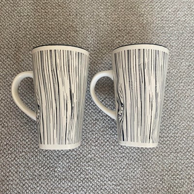 Keramik, Kopper, To høje kaffe kopper sælges. Begge er brugt, men i flot stand og uden nogen skår. P