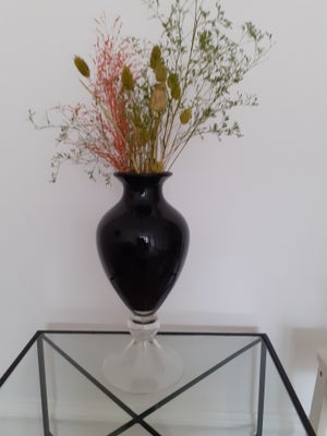 Vase, Det er ikke Holmegaard, Glas vase 37 cm. Høj. Uden skår, er som ny. Blomster medfølger
Skal af
