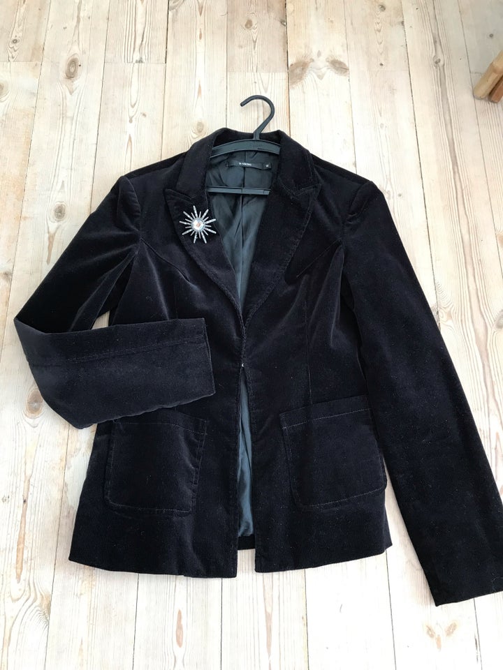 Blazer, str. 38, B.Young