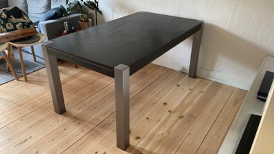 Spisebord, Træ, b: 90 l: 160, Sort spisebord med metal ben. Har enkelte ridser i bordpladen, men ell