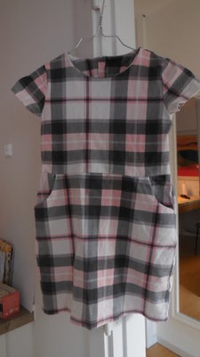 Kjole, med kort ærme, H & M, str. 122, /128. Ternet kjole. Hvid, grå, lyserød. Fuld længde 59 cm. Li
