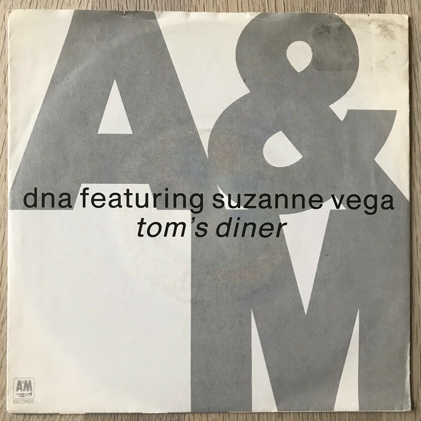 Mange grundigt skuffe Single, DNA feat. Suzanne Vega, Tom's Diner/aCapella – dba.dk – Køb og Salg  af Nyt og Brugt