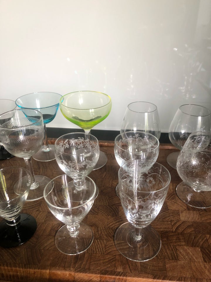 Glas, 12 flotte forskellige glas