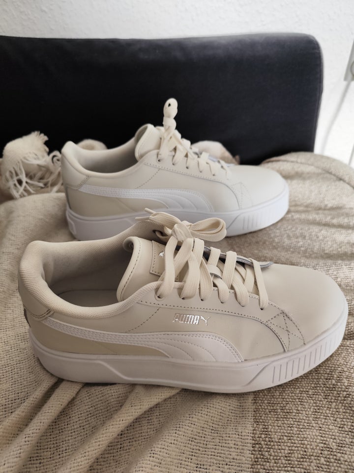 Sneakers, str. 42, Puma Karmen L