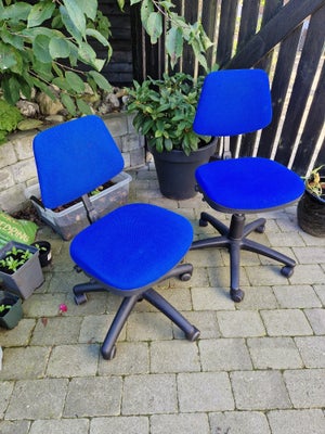 Kontorstol, @
2 fine og velfungerende kontorstole i Oxford blå med hjul. Diverse indstillingsmulighe