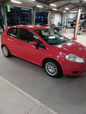 Fiat Grande Punto, Benzin, 2008, km 226, rød, nysynet, ABS, airbag, 3-dørs, centrallås, startspærre,