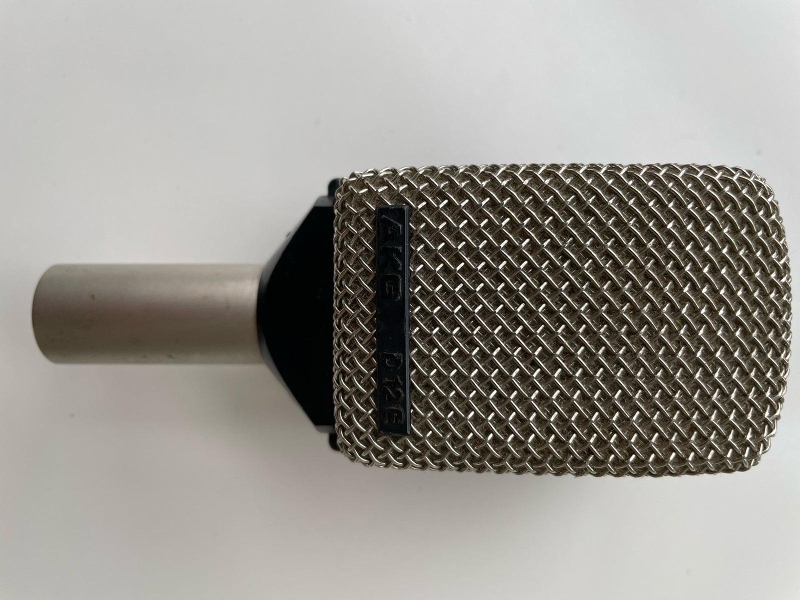 mikrofon, AKG D12E