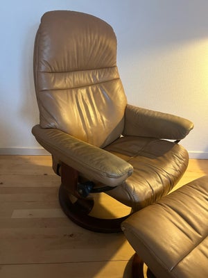 Hvilestol, læder, Stressless, Brugt men stadig god stressless stol med skammel i cognacfarvet skind.