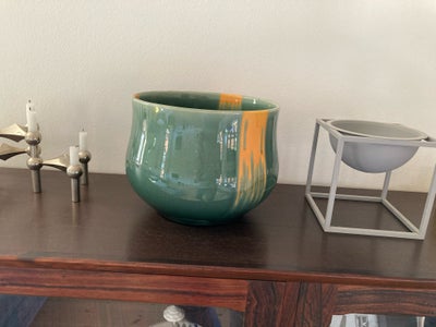 Keramik, Vase, Retro Sarreguemines vase/potteskjuler i flotte farver. 
Har to hårrevner, men ellers 