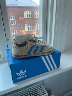 Sneakers, str. 36,5, Adidas,  Beige, Clot gazelle by Edison Chen 

Str. 36 2/3 

Helt nye med mærke 